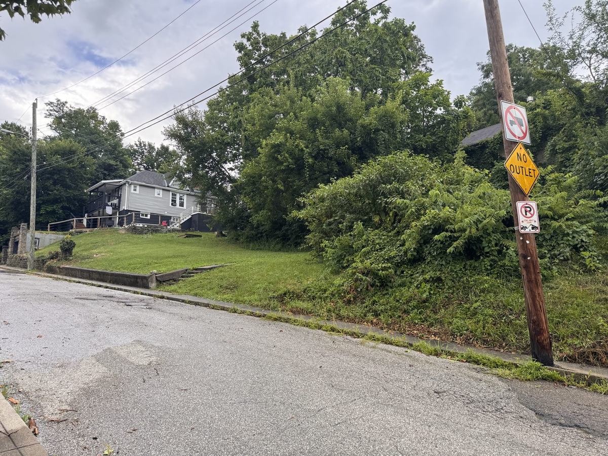 388 Altamont Rd — site today