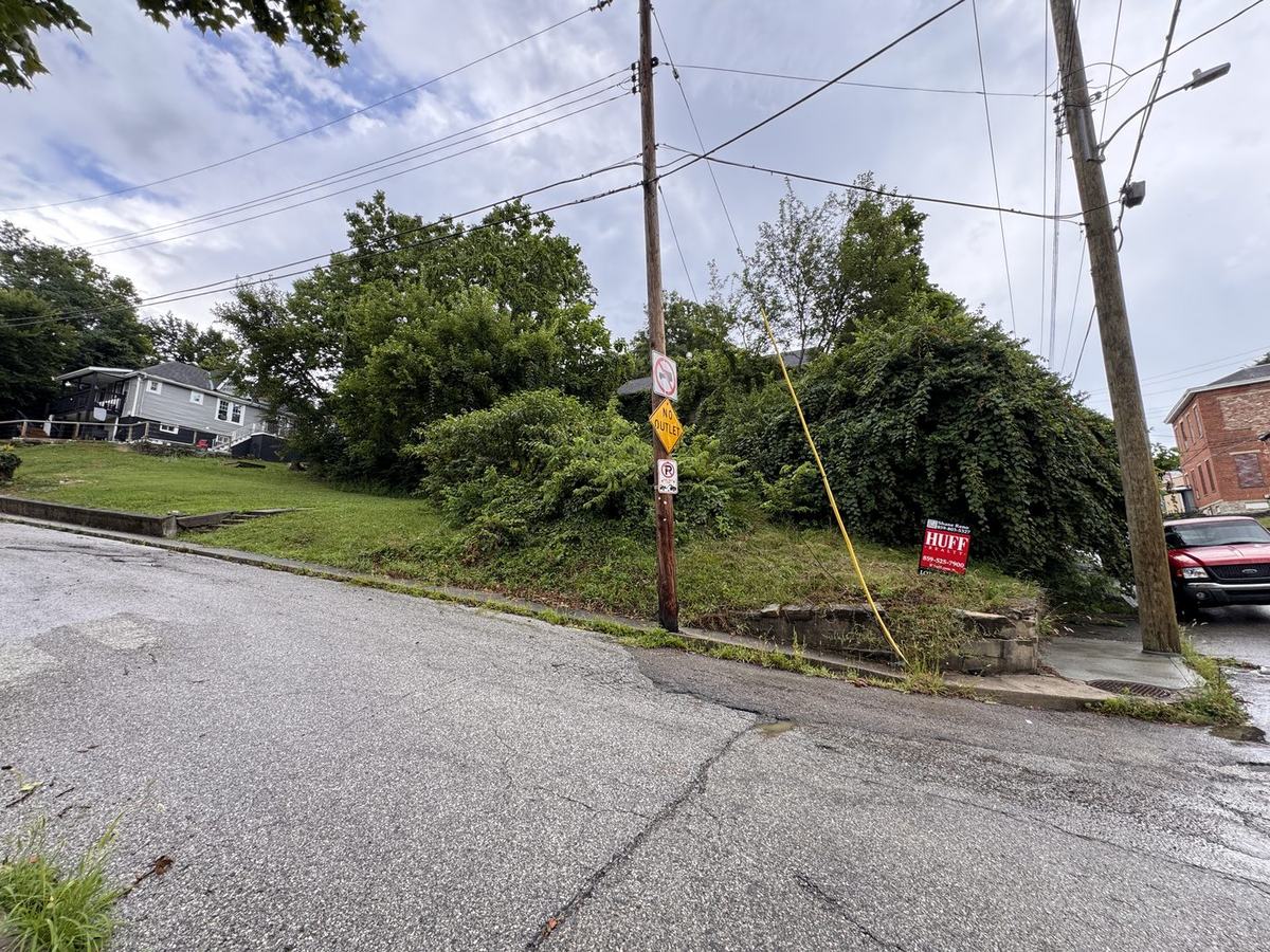 388 Altamont Rd — site today