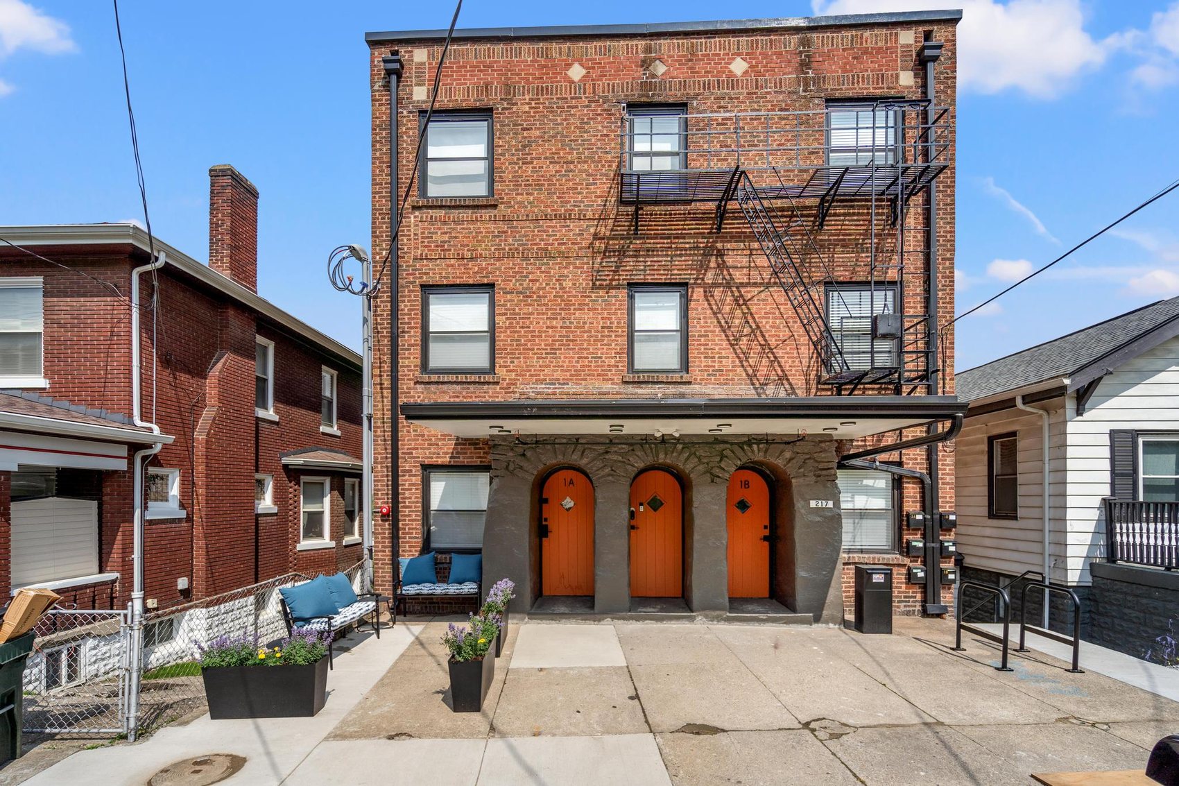 217 W 13th St