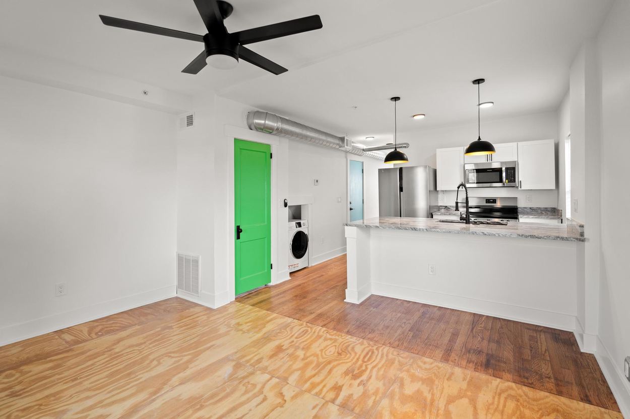 217 W 13th St